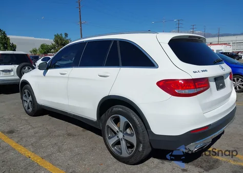 2017 Mercedes-Benz Glc 300 z USA, uszkodzony, nr VIN WDC0G4JB5HF135089